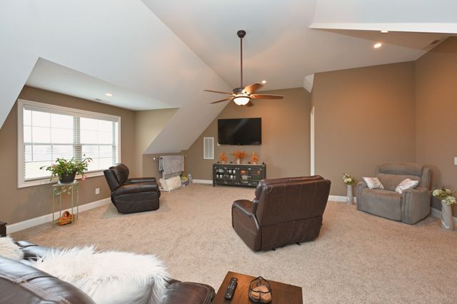 727A N Russell St, Portland, TN 37148