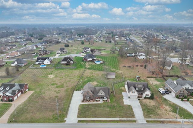 727A N Russell St, Portland, TN 37148