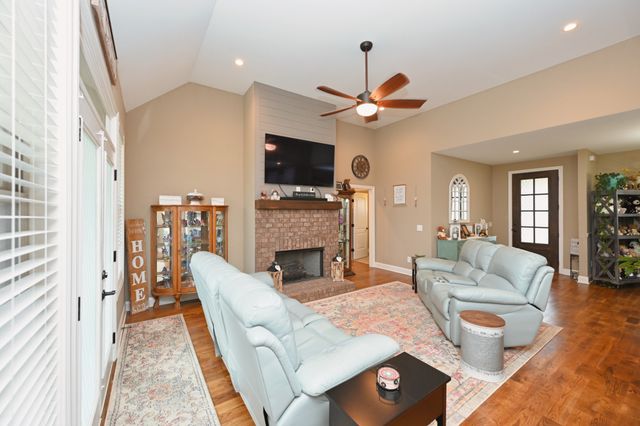 727A N Russell St, Portland, TN 37148