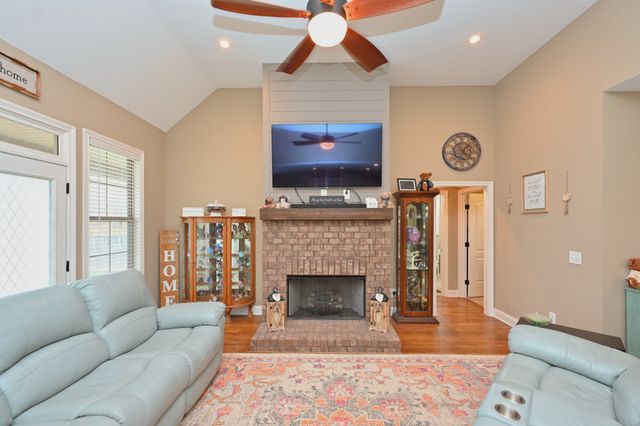 727A N Russell St, Portland, TN 37148