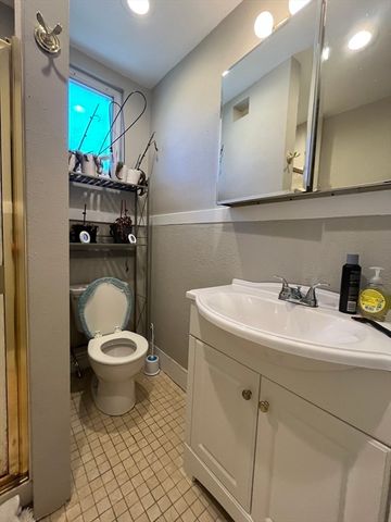 61 Lincoln Ave 2, Saugus, MA 01906