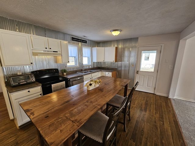 820 Airport Road, Mt Vernon, IL 62864