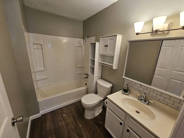 820 Airport Road, Mt Vernon, IL 62864