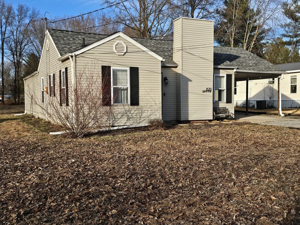 Image 2 of property listing at 820 Airport Road, Mt Vernon, IL 62864