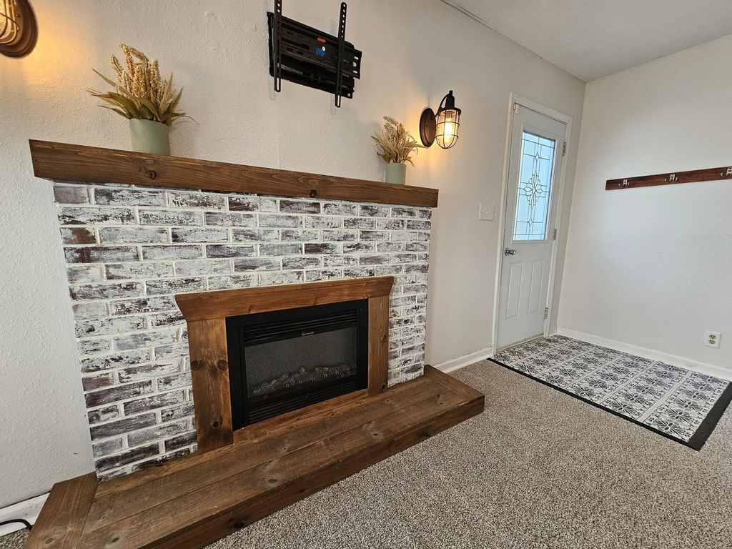 Image 12 of property listing at 820 Airport Road, Mt Vernon, IL 62864