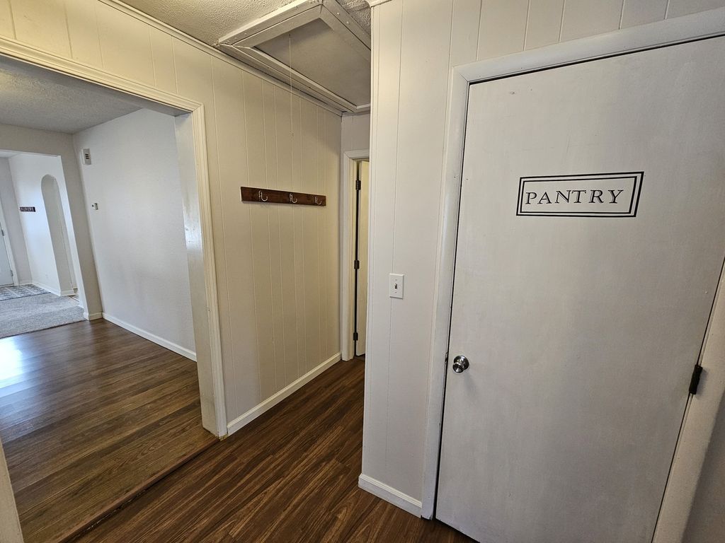 Image 18 of property listing at 820 Airport Road, Mt Vernon, IL 62864