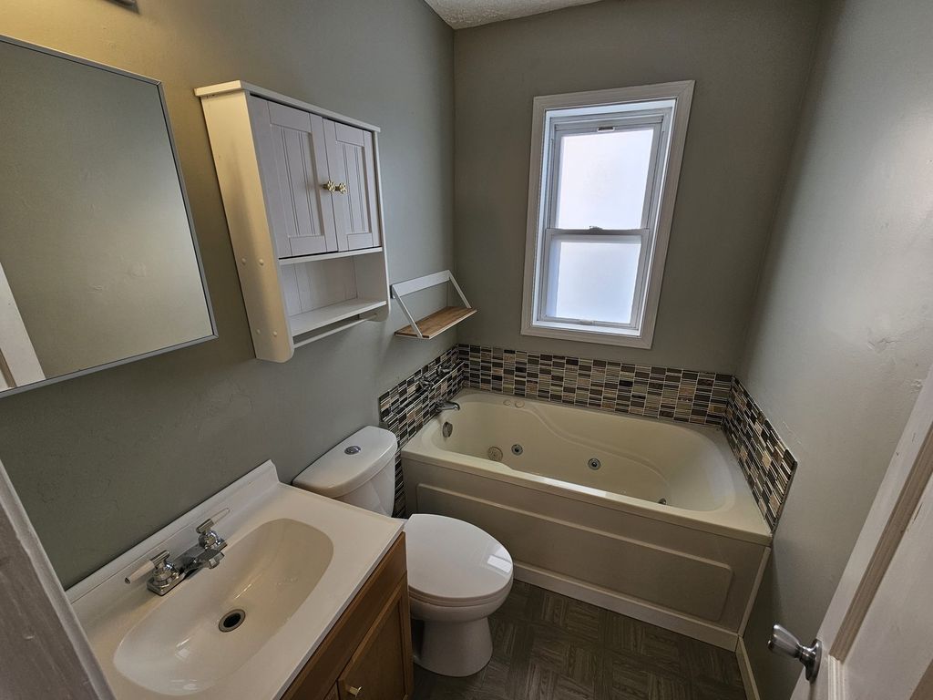 Image 20 of property listing at 820 Airport Road, Mt Vernon, IL 62864