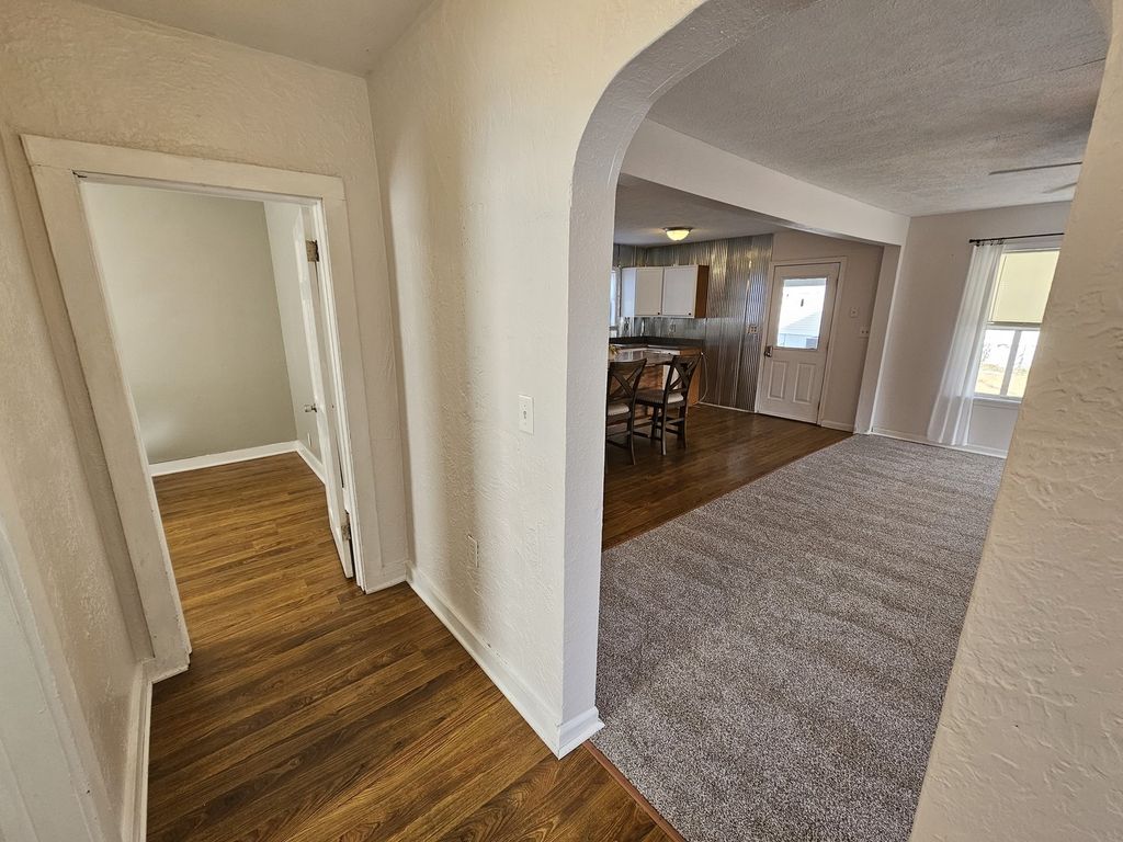 Image 23 of property listing at 820 Airport Road, Mt Vernon, IL 62864