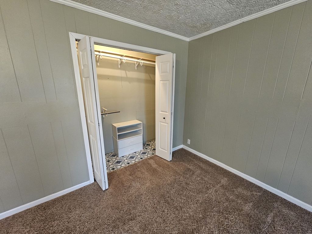 Image 27 of property listing at 820 Airport Road, Mt Vernon, IL 62864