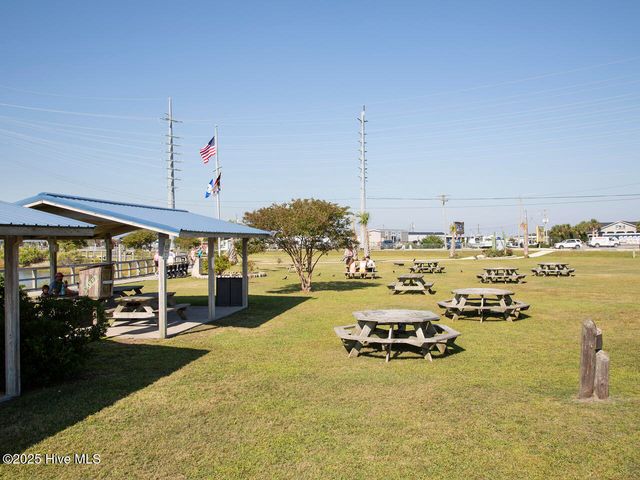 100 S Grassland Road Th 26, Surf City, NC 28445