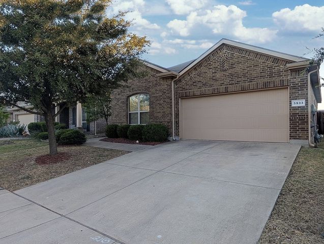 5933 Comanche Peak Drive, Fort Worth, TX 76179