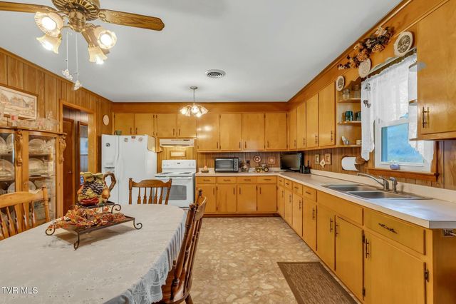 16044 Hamilton Street, Mendota, VA 24270