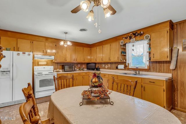 16044 Hamilton Street, Mendota, VA 24270