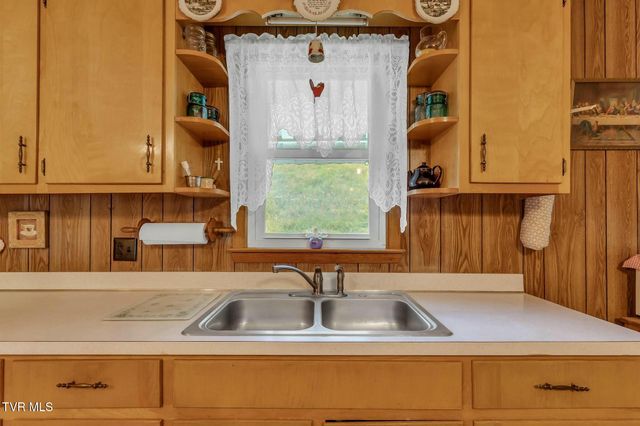 16044 Hamilton Street, Mendota, VA 24270