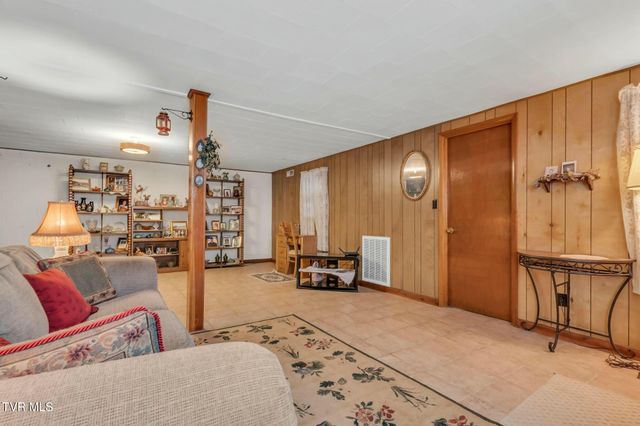 16044 Hamilton Street, Mendota, VA 24270