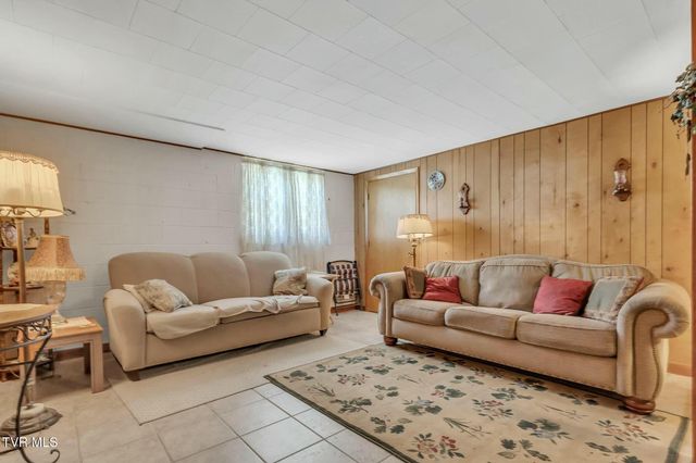 16044 Hamilton Street, Mendota, VA 24270