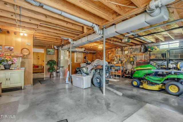 16044 Hamilton Street, Mendota, VA 24270