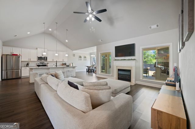 637 Cardigan Drive, Hoschton, GA 30548