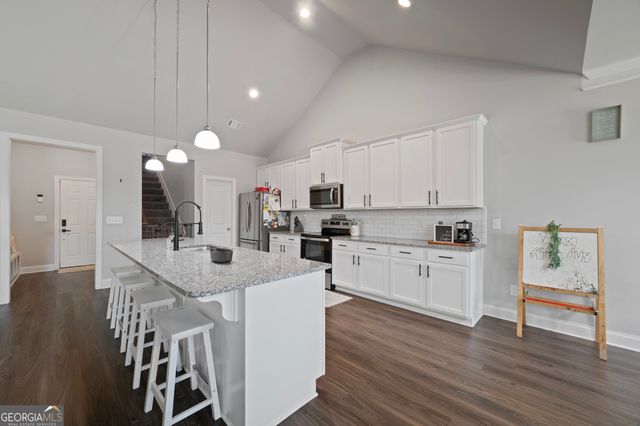 637 Cardigan Drive, Hoschton, GA 30548
