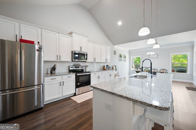 637 Cardigan Drive, Hoschton, GA 30548