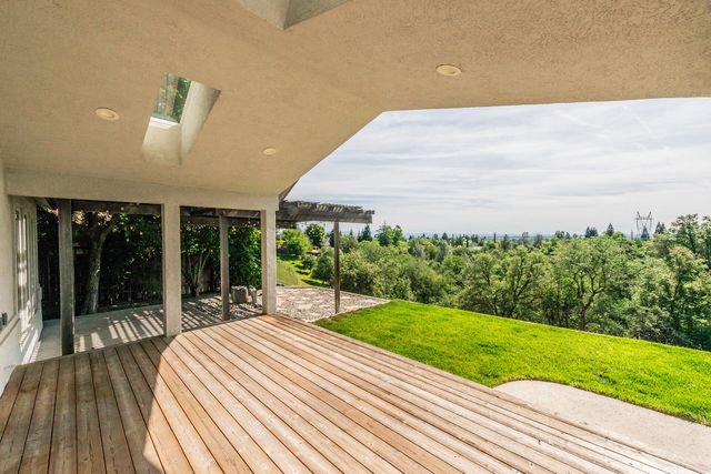 366 River Park Drive, Redding, CA 96003