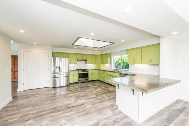 366 River Park Drive, Redding, CA 96003