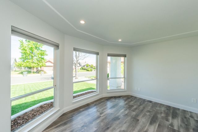 366 River Park Drive, Redding, CA 96003