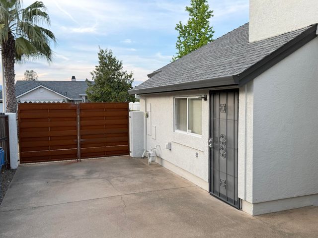 366 River Park Drive, Redding, CA 96003