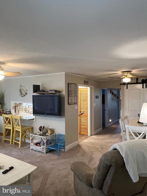 Image 10 of property listing at 6308 COASTAL HWY #101, Ocean City, MD 21842