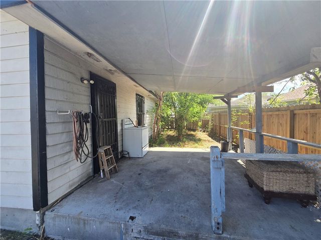 1117 Green Earth Dr, Corpus Christi, TX 78405