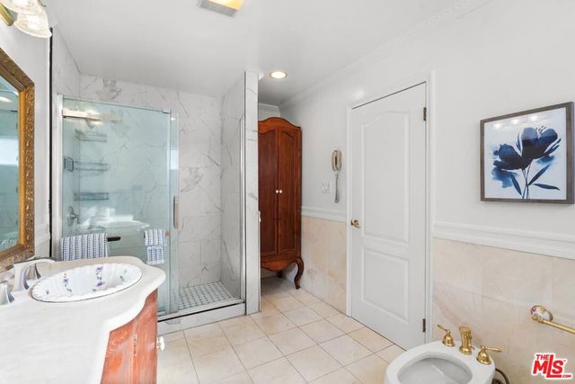 800 S Bronson Avenue, Los Angeles, CA 90005