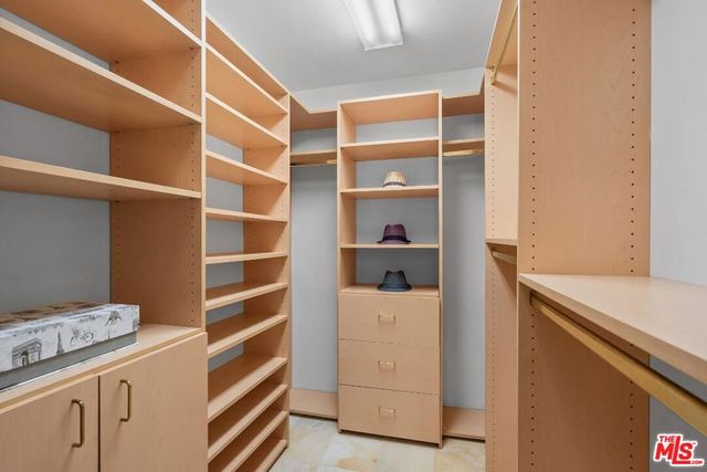 800 S Bronson Avenue, Los Angeles, CA 90005