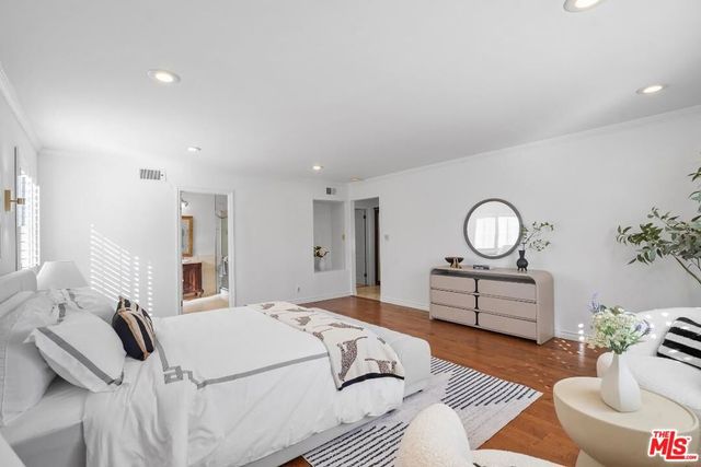 800 S Bronson Avenue, Los Angeles, CA 90005