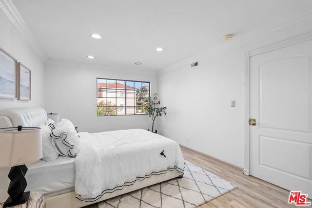 800 S Bronson Avenue, Los Angeles, CA 90005