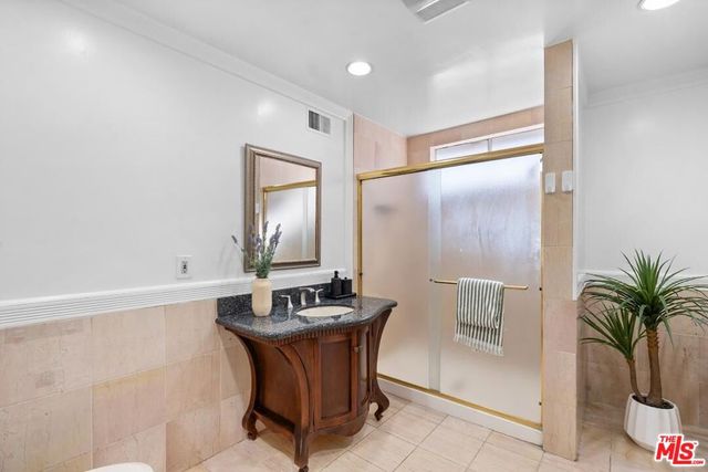 800 S Bronson Avenue, Los Angeles, CA 90005