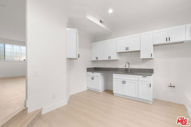 800 S Bronson Avenue, Los Angeles, CA 90005