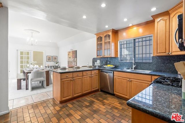 800 S Bronson Avenue, Los Angeles, CA 90005