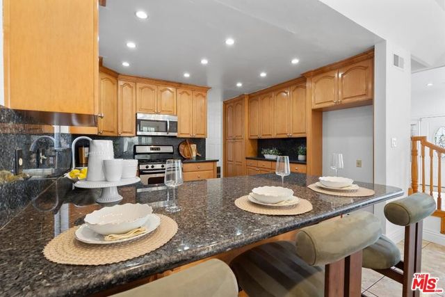 800 S Bronson Avenue, Los Angeles, CA 90005