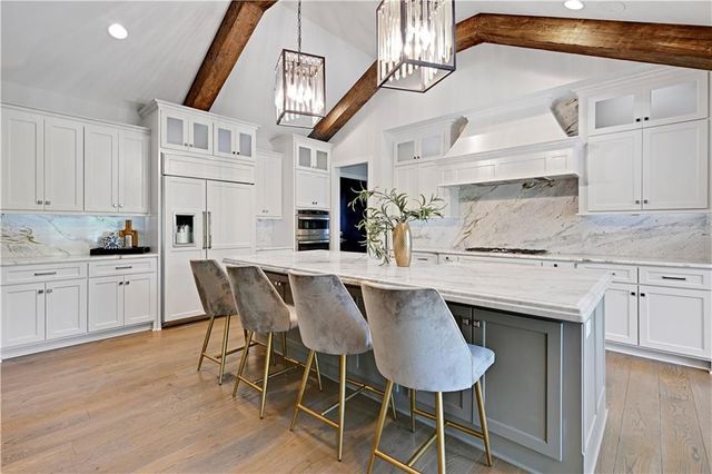 770 Suffolk Lane, Loch Lloyd, MO 64012