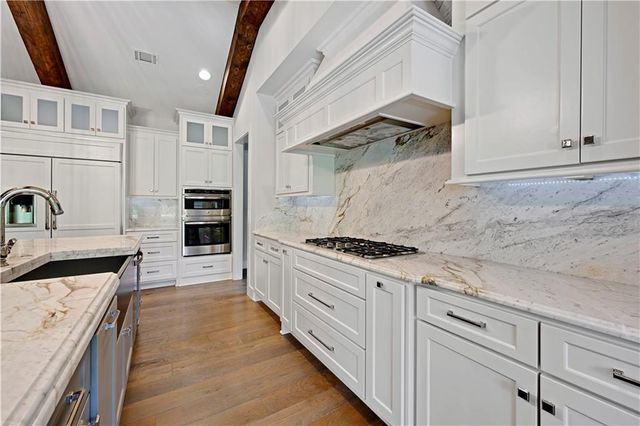 770 Suffolk Lane, Loch Lloyd, MO 64012