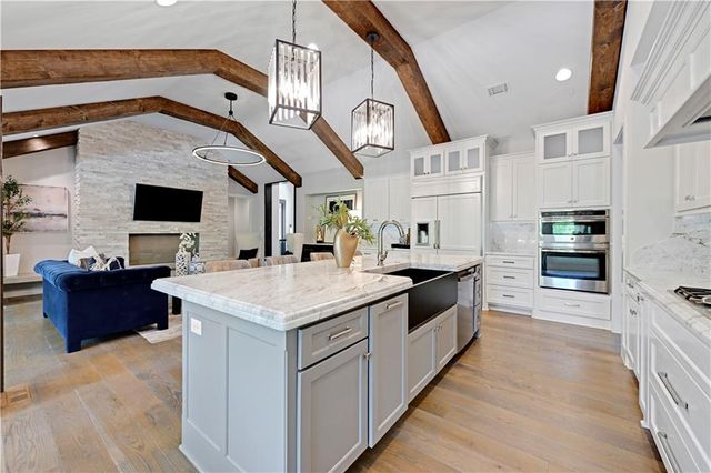 770 Suffolk Lane, Loch Lloyd, MO 64012