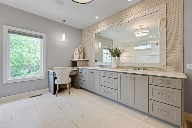 770 Suffolk Lane, Loch Lloyd, MO 64012