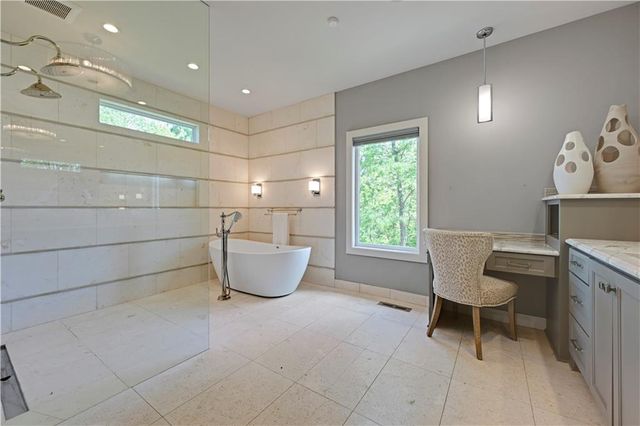 770 Suffolk Lane, Loch Lloyd, MO 64012