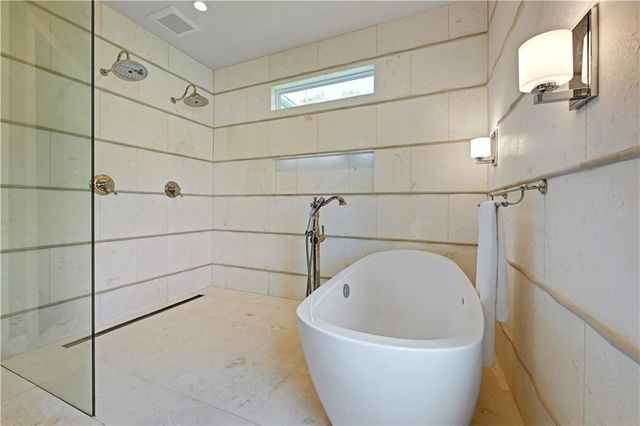 770 Suffolk Lane, Loch Lloyd, MO 64012