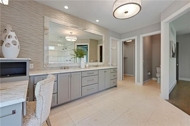 770 Suffolk Lane, Loch Lloyd, MO 64012