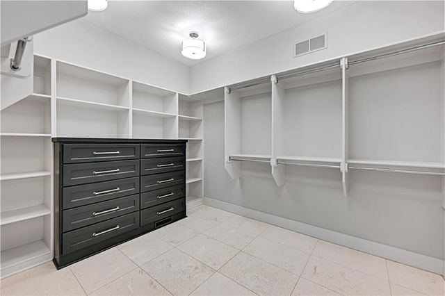 770 Suffolk Lane, Loch Lloyd, MO 64012