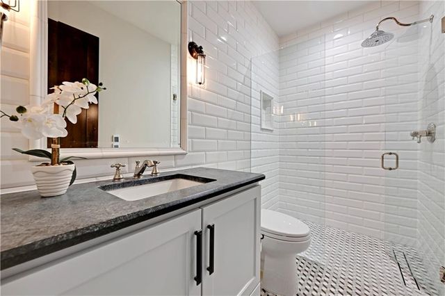 770 Suffolk Lane, Loch Lloyd, MO 64012