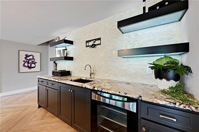 770 Suffolk Lane, Loch Lloyd, MO 64012