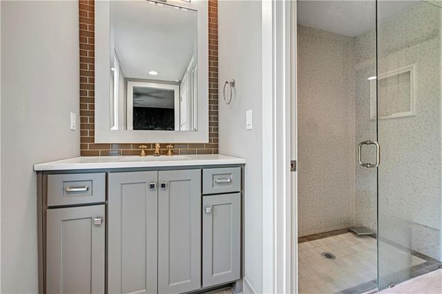 770 Suffolk Lane, Loch Lloyd, MO 64012