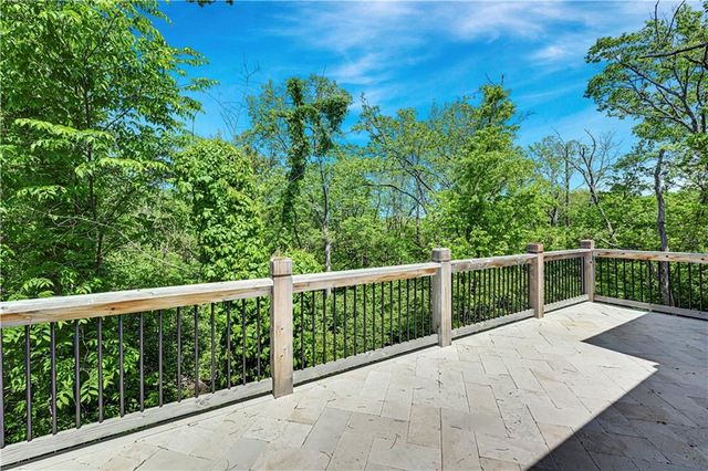 770 Suffolk Lane, Loch Lloyd, MO 64012